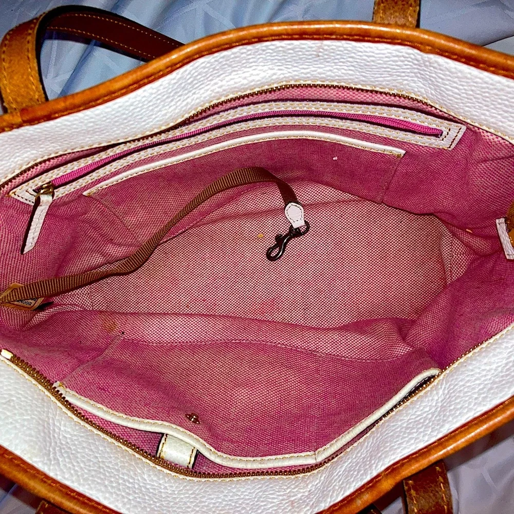 Dooney & Bourke White Pebble Leather purse - Picture 3 of 4